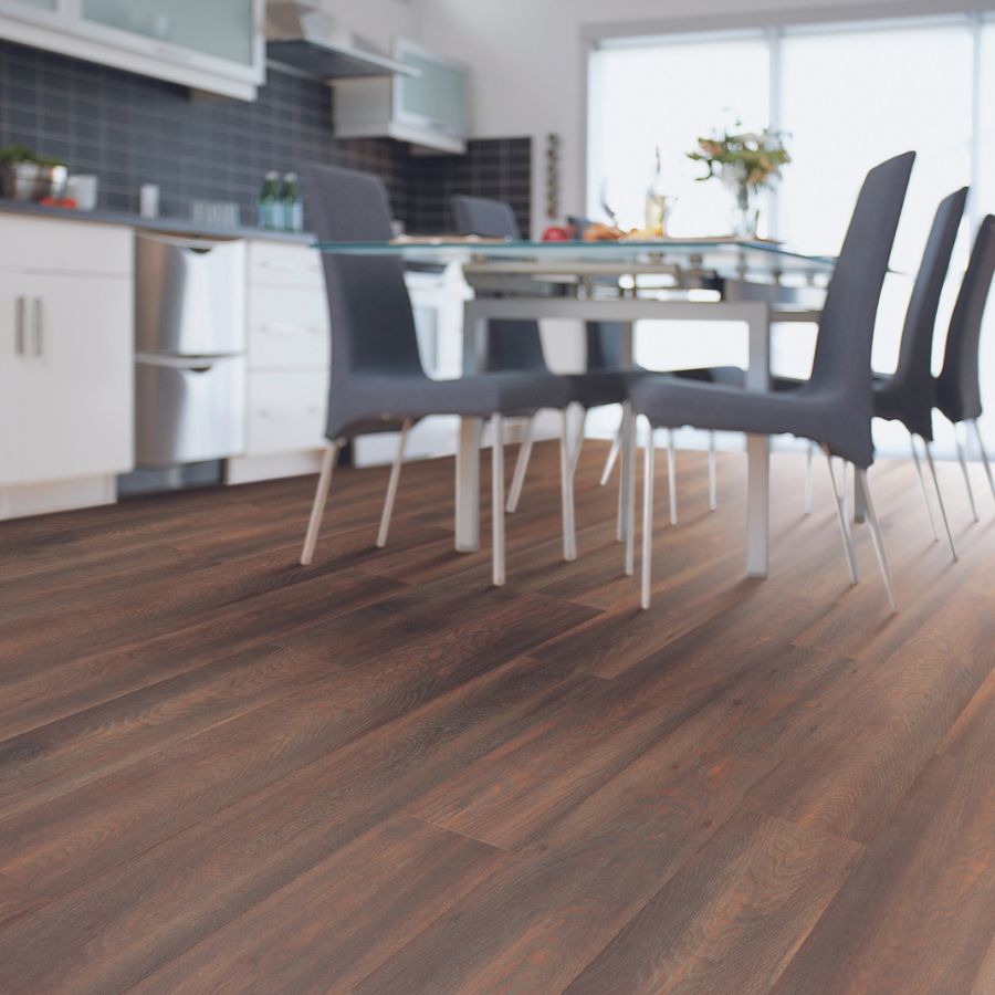 Laminate floors in a dining room